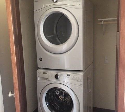 4th image of 128 Wisconsin St #204