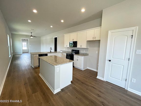 2nd image of 200 Dunwoody Ct