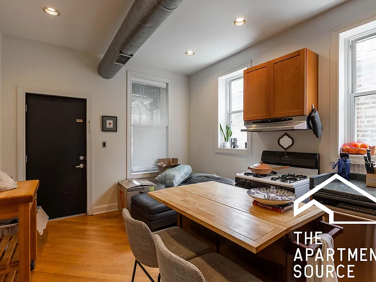 1937 N Winchester Ave #2 — Photo 1