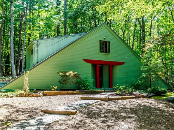 23-25 Hog Hill Rd, Pepperell, MA 01463