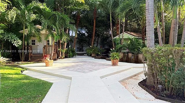2301 S Miami Ave — Photo 33