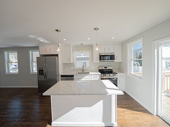3rd image of 21 Liberty Ct