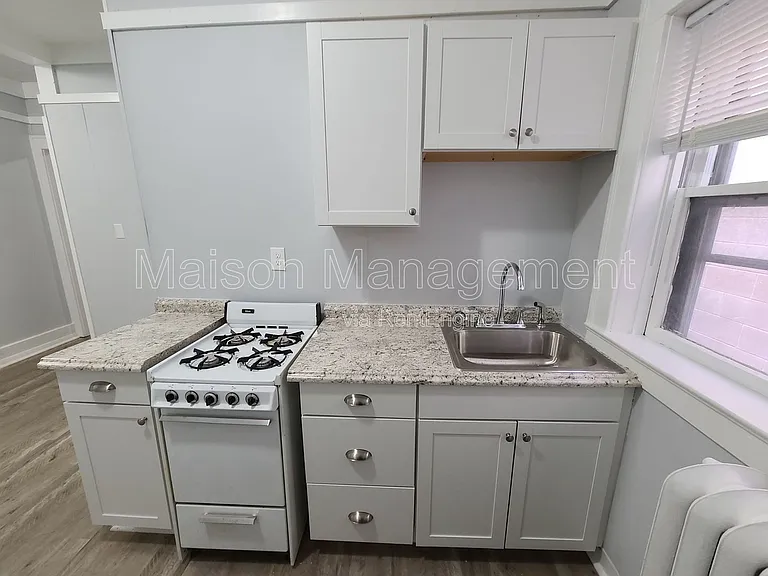 693 Park Ave #11 — Photo 6