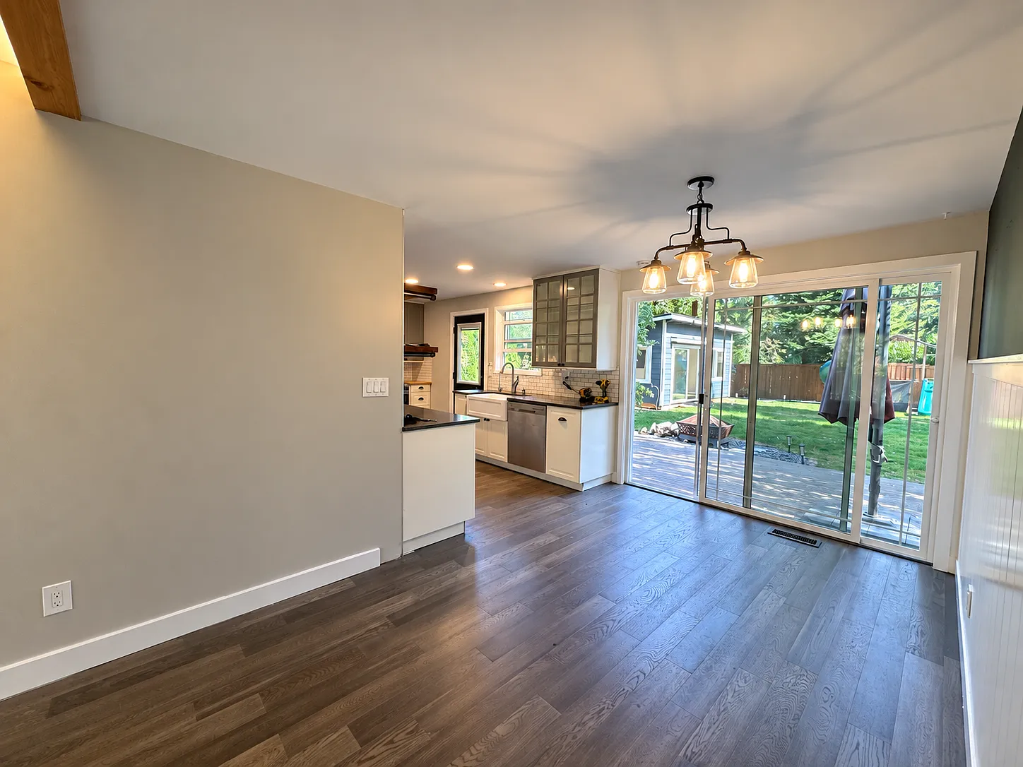 3 bed, 1.5 bath, 1410 sqft, $4,100 — Photo 4