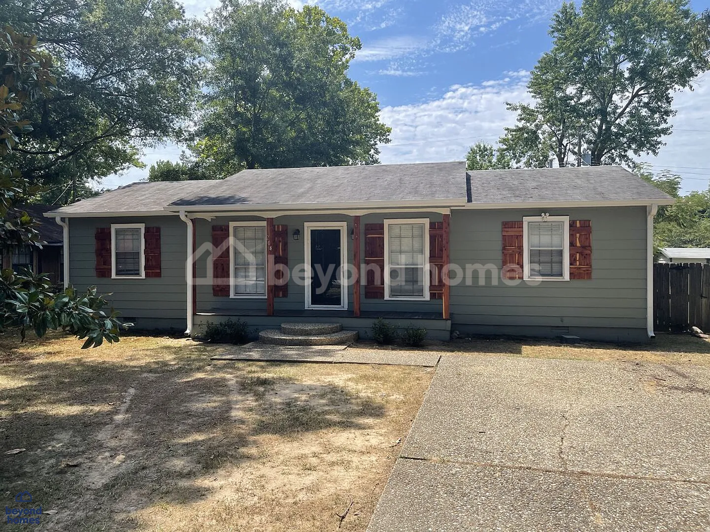 Modernized & Move-In Ready in Sherwood! — Photo 1