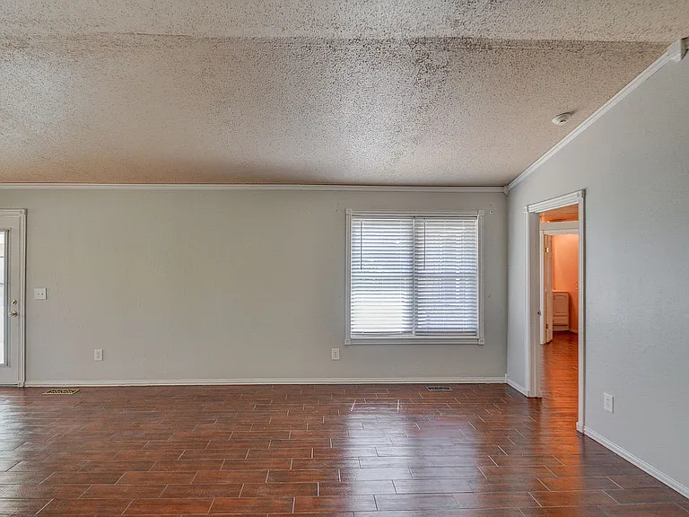 9800 Craford Ct — Photo 21