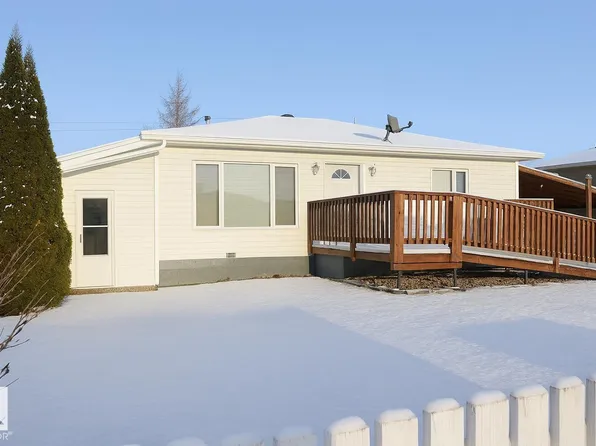 5224 53rd Ave, Mundare, AB T0B 3H0