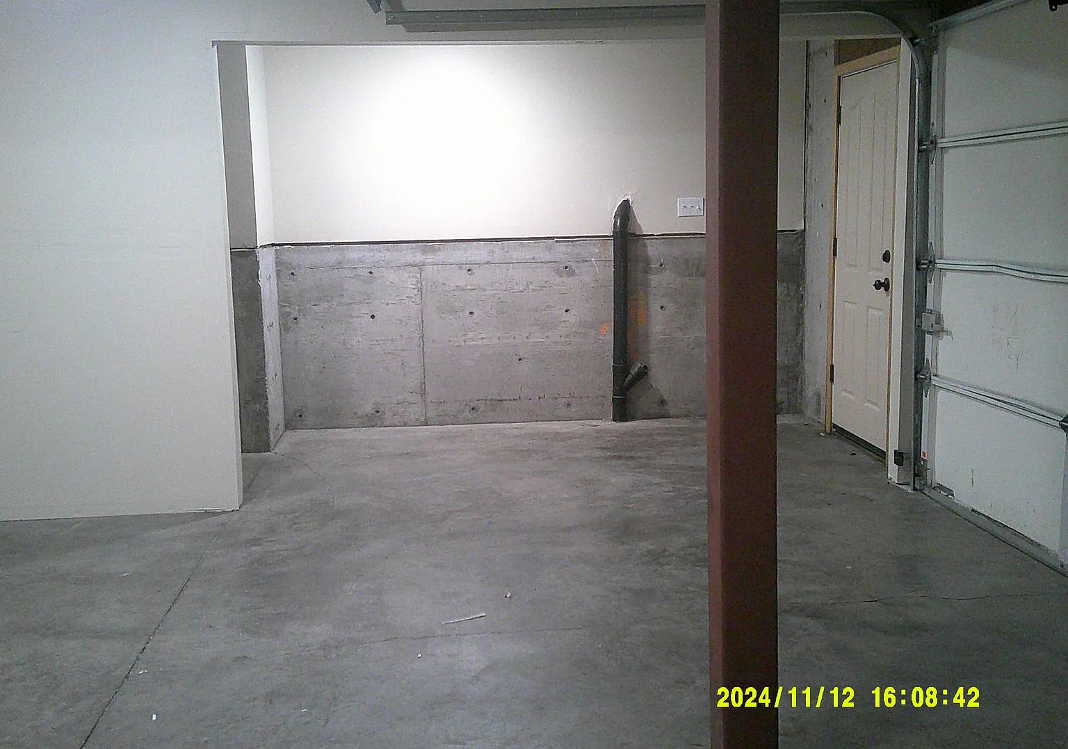 Move In Special!! Spacious 3 Bed 2.5 Bath Townhouse — Photo 4
