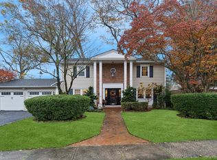 126 Andover Rd, Rockville Centre, NY 11570