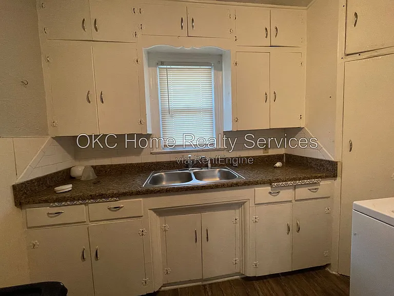 3509 S Blackwelder Ave — Photo 3