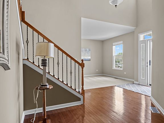 3rd image of 925 Nightshade Ln
