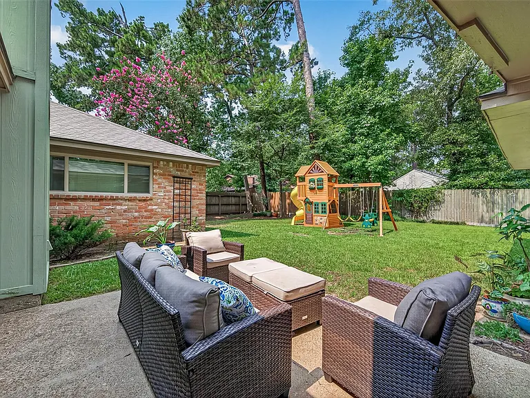 23011 Fox Hunt Dr — Photo 46
