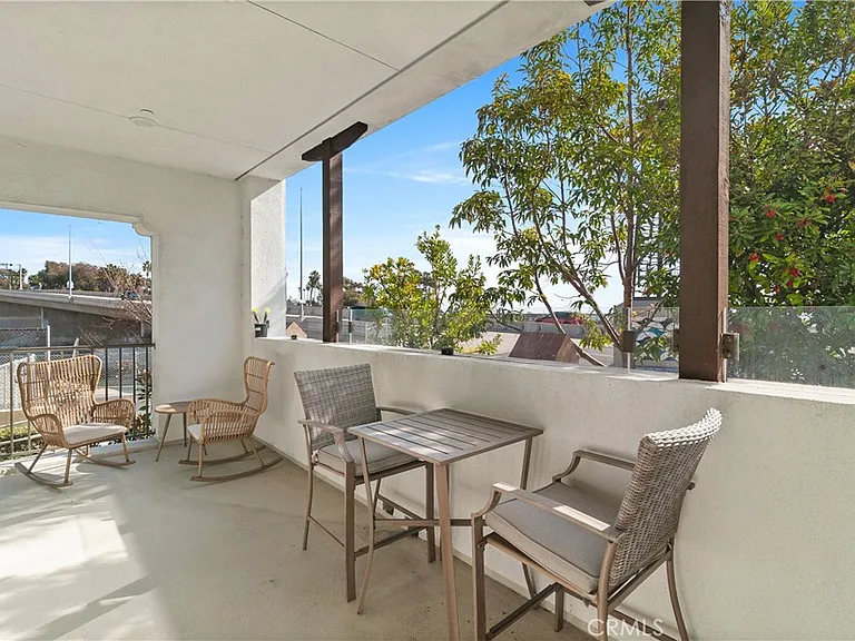 1519 Doheny Way — Photo 24