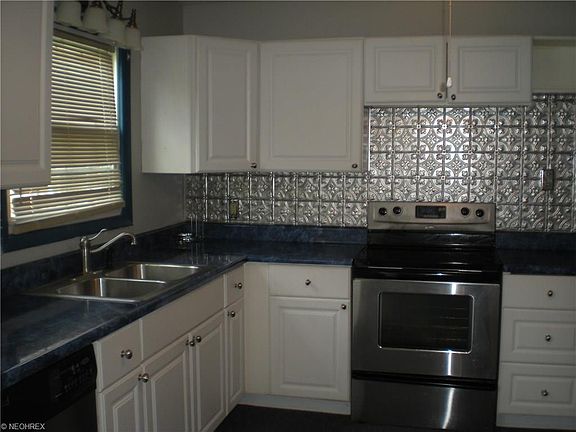 5th image of 336 S Hawkins Ave