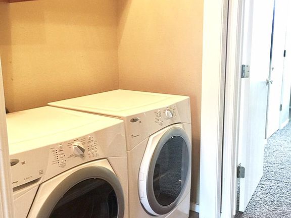 Washer & Dryer Included!