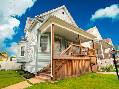 5925 W Walton St, Chicago, IL, 60651
