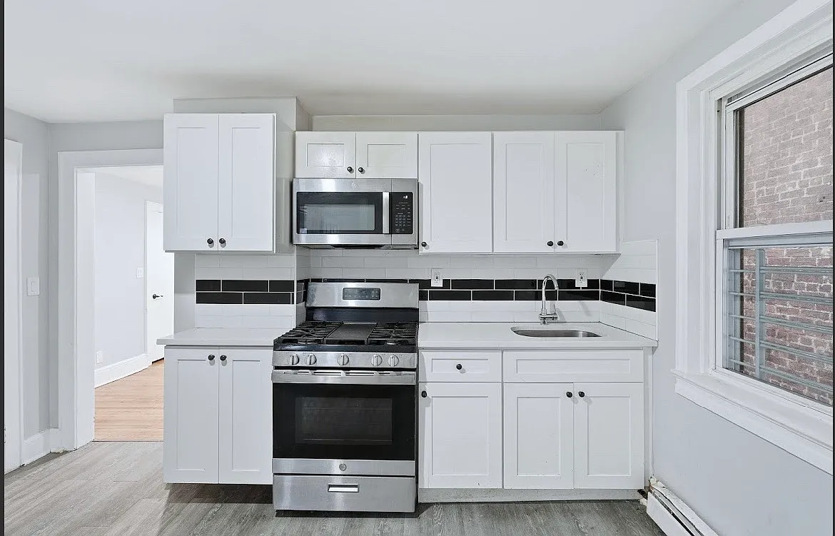 3 bed, $2,350 — Photo 1