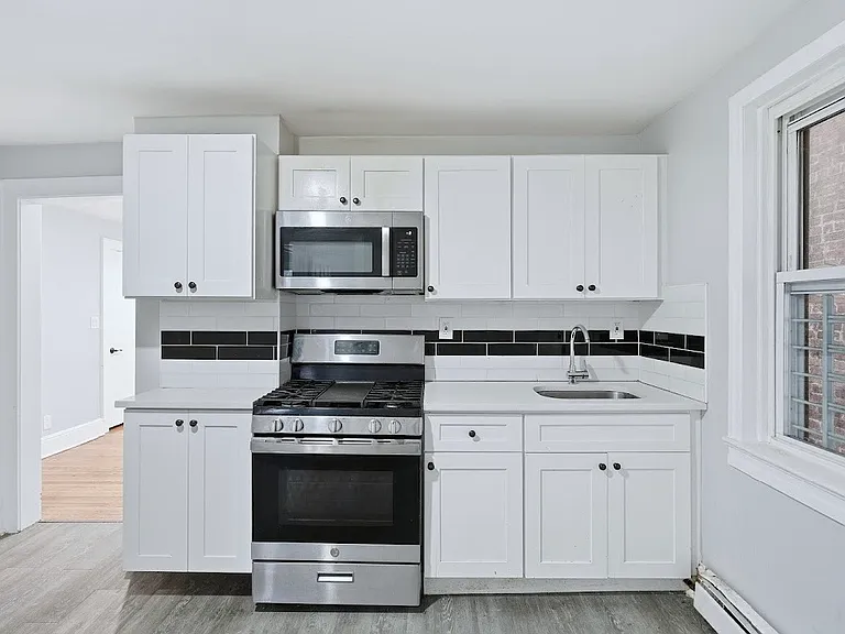 328 John St #2 — Photo 1