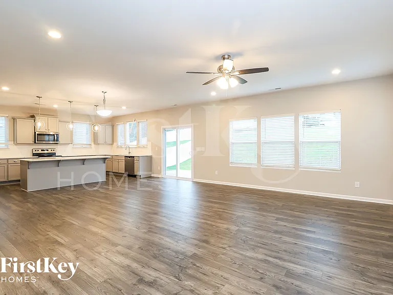 124 Benford Dr — Photo 4