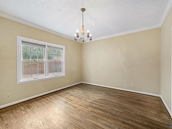 5th image of 304 Forest Ave SW