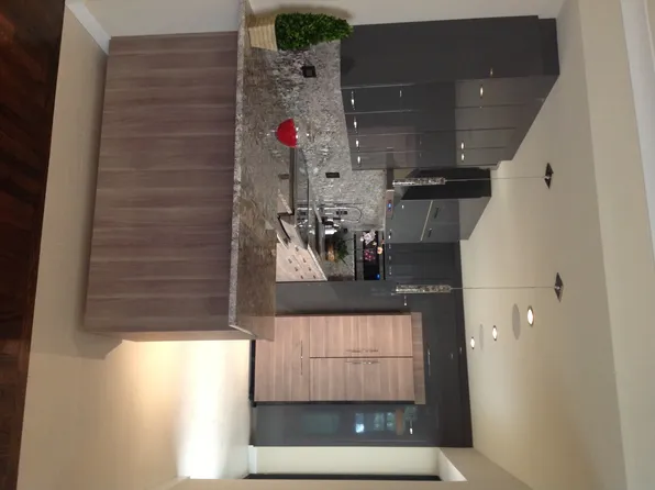 39 E Schiller St #5, Chicago, IL 60610