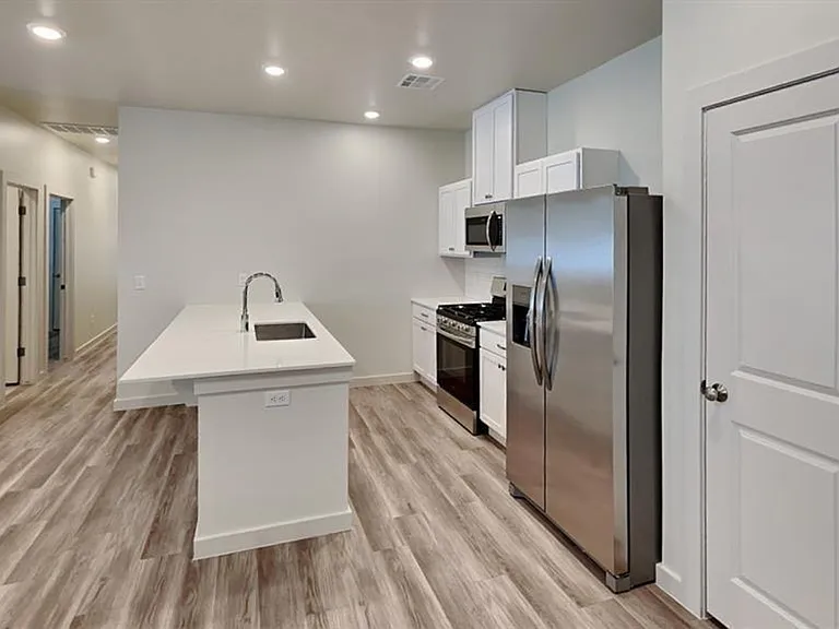 3815 N Divis Ave — Photo 10