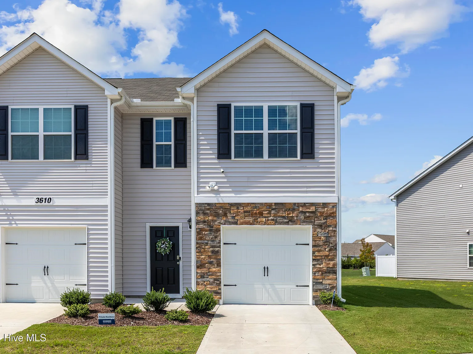 3 bed, 2.5 bath, 1461 sqft, $1,700 — Photo 2