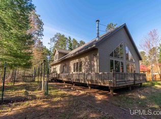 225 Lakewood Ln, Marquette, MI 49855