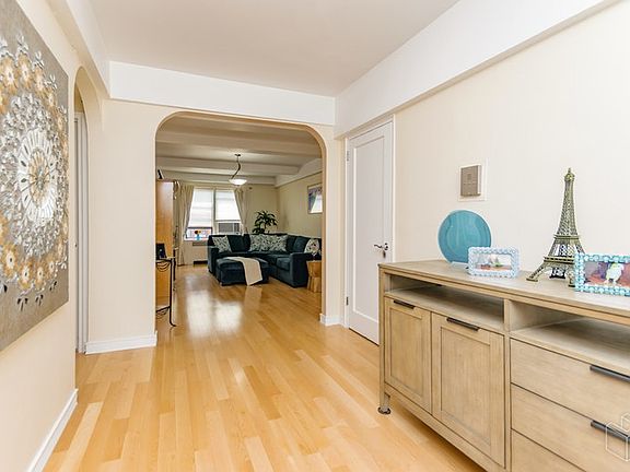 5th image of 420 W 206th St APT 6M