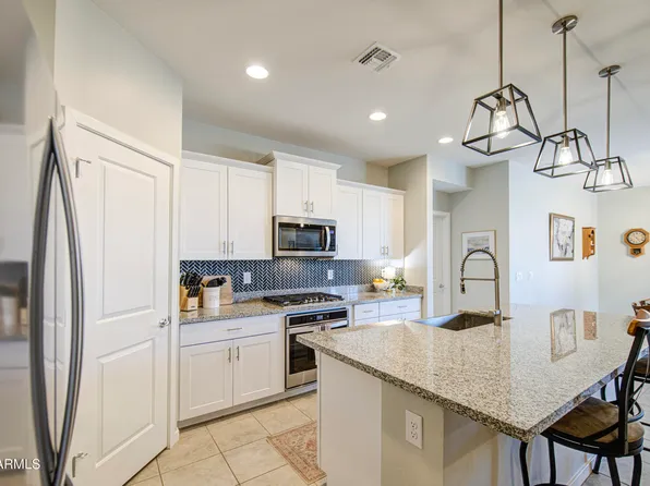 33974 N BEEBLOSSOM Trail, San Tan Valley, AZ 85144