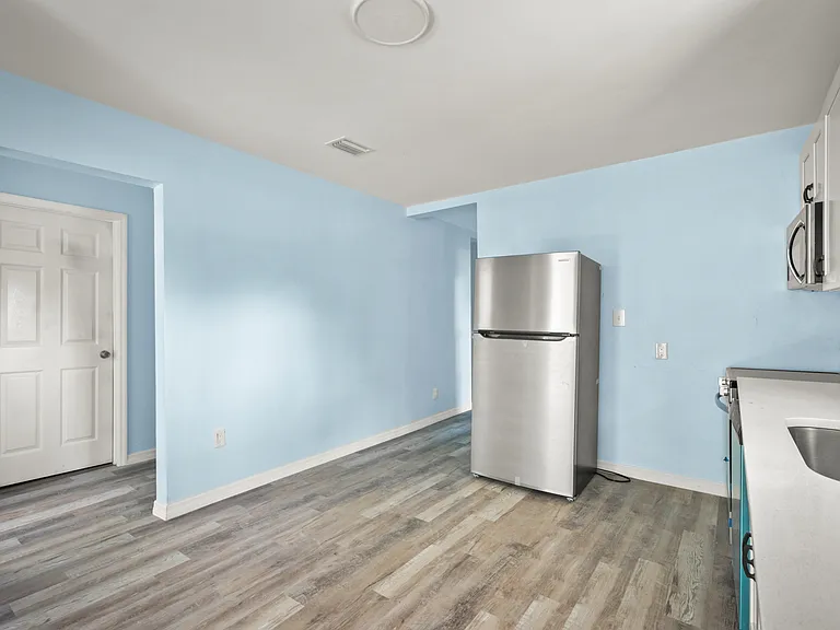 260 Vernis Ave — Photo 10