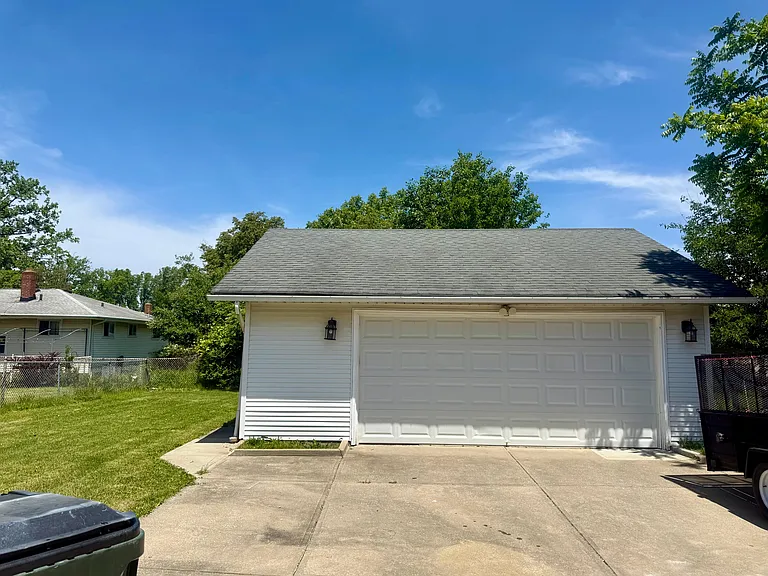 24051 Russell Ave — Photo 2
