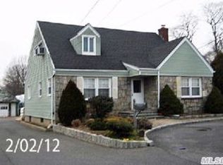 1400 Newbridge Rd, North Bellmore, NY 11710