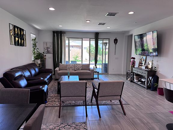 2nd image of 80 E Elmwood Pl