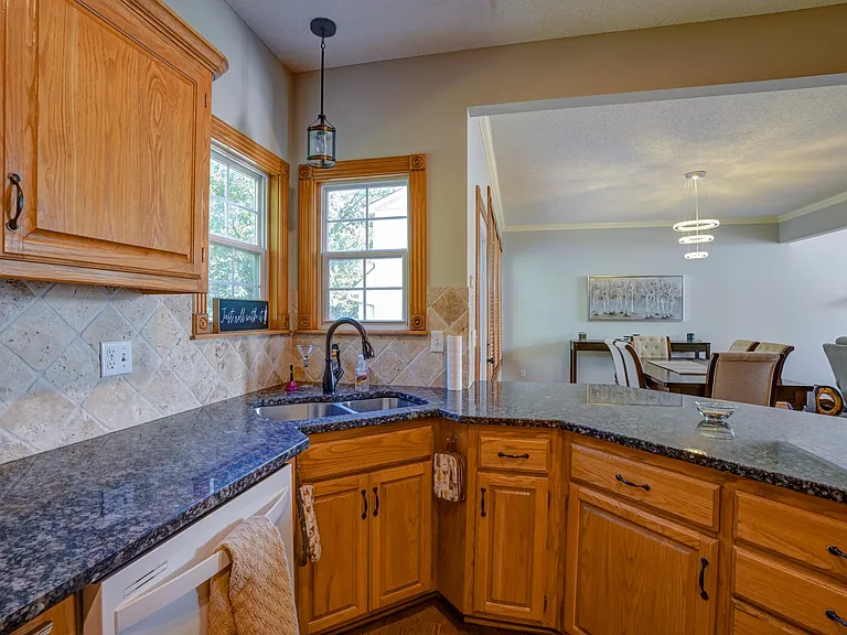 569 Crabapple Ln — Photo 12
