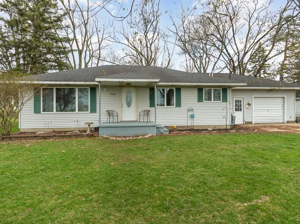 606 E Summit St, Breckenridge, MI 48615