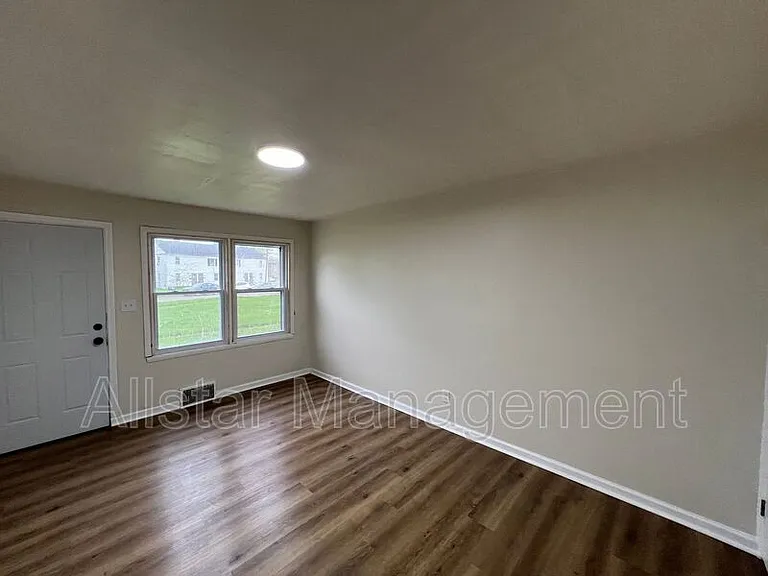 936 S Central Dr — Photo 3
