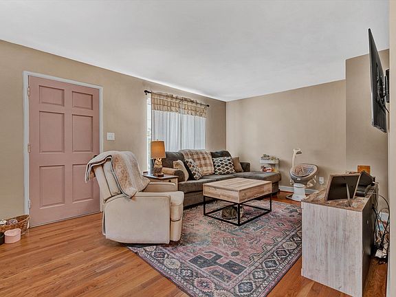 2nd image of 104 Richfield Ave