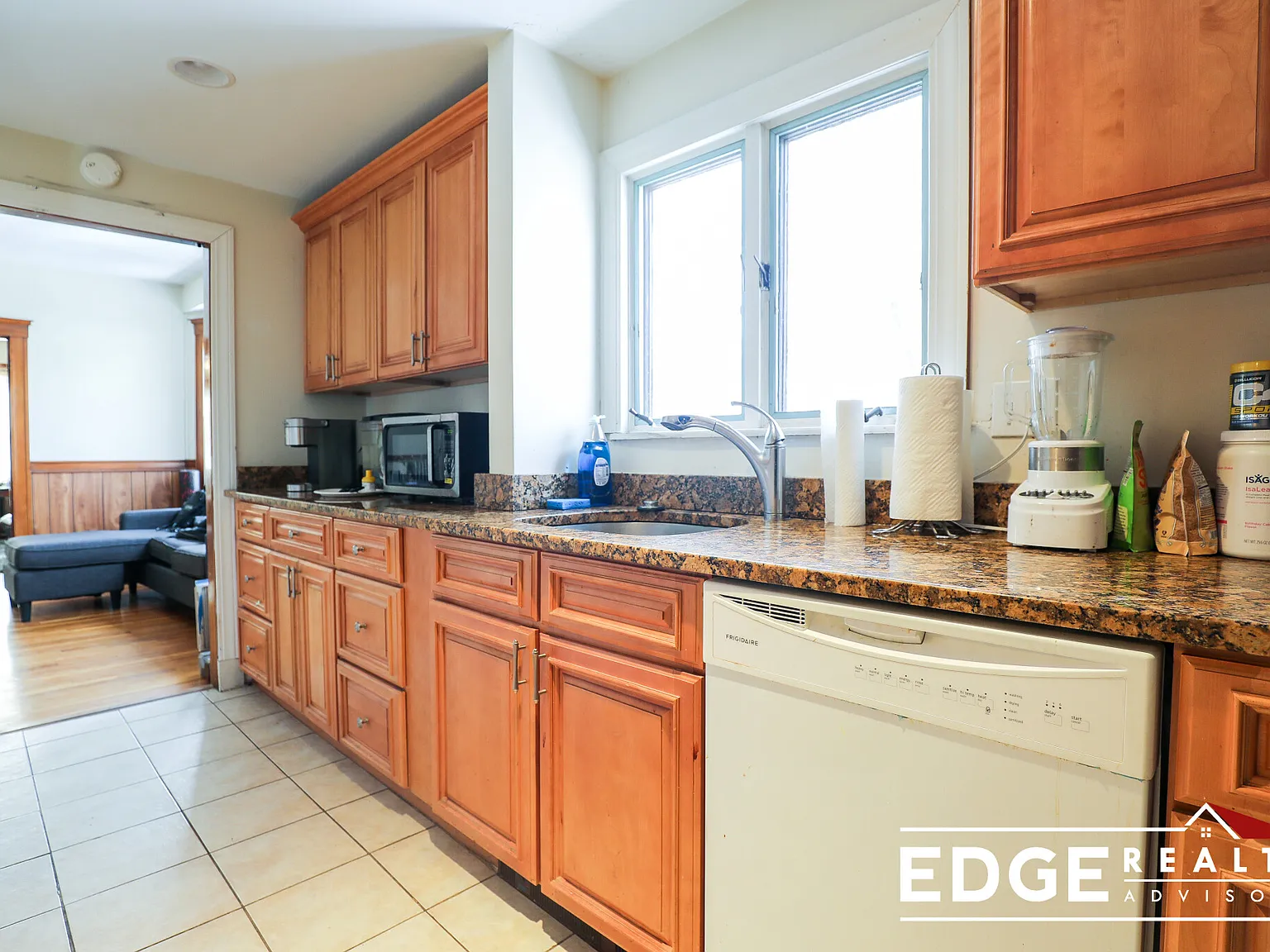 3 bed, 1.0 bath, $3,300 — Photo 2