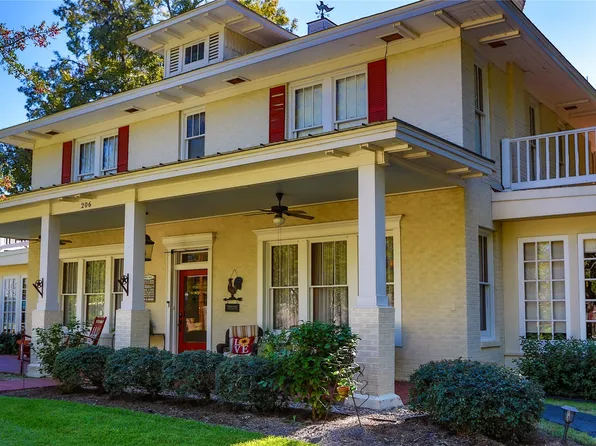 206 E Delta St, Jefferson, TX 75657