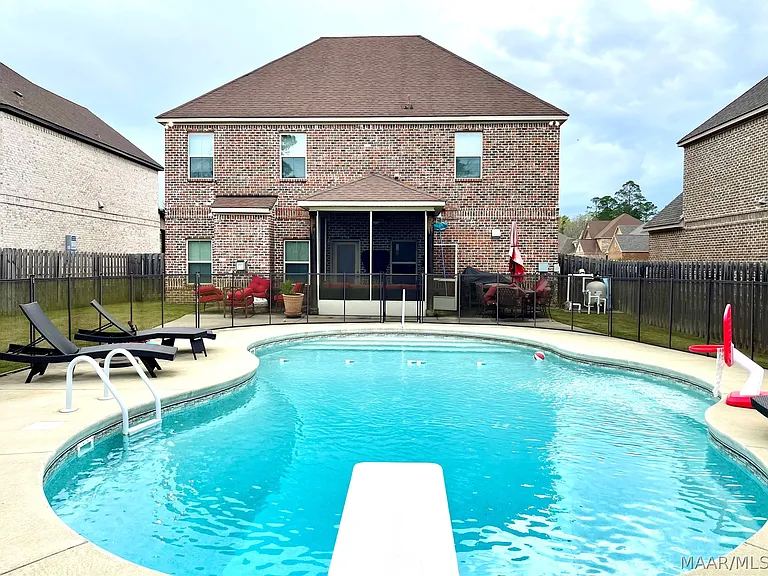 300 Melison Dr — Photo 18