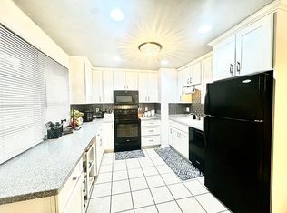 5066 W Colonial Ct #12, Greenfield, WI 53220