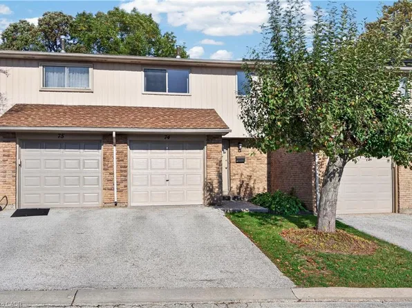 1556 Lancaster Dr #74, Oakville, ON L6H 2Z4