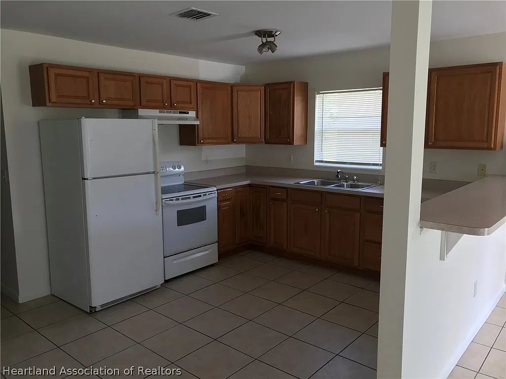 2 bed, 2.0 bath, 1025 sqft, $1,200 — Photo 4