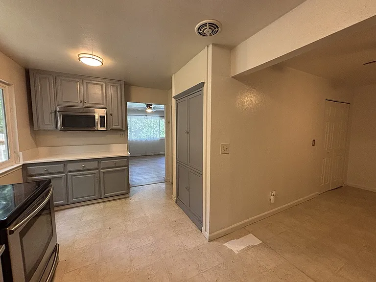 930 Darlington Ave — Photo 5