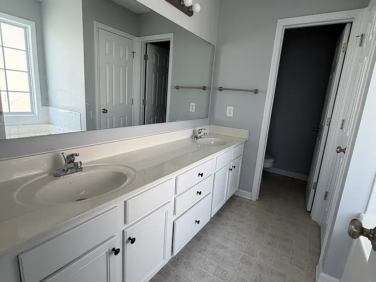 106 Boston Hbr — Photo 15