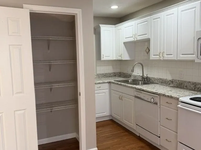 175 E Grande Ave #8 — Photo 5