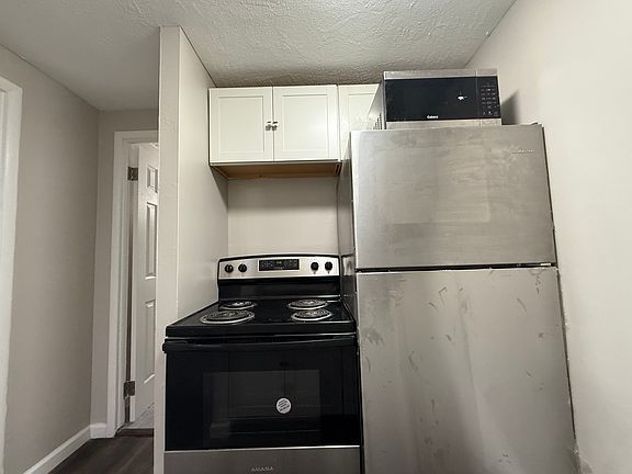 5th image of 3022 W 14th St #1B-1Ba-500Sqft