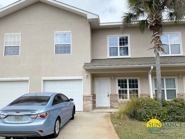 1549 Bentley Cir — Photo 1