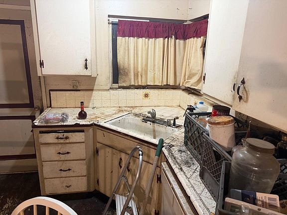 2nd image of 3284 Mattos Ave
